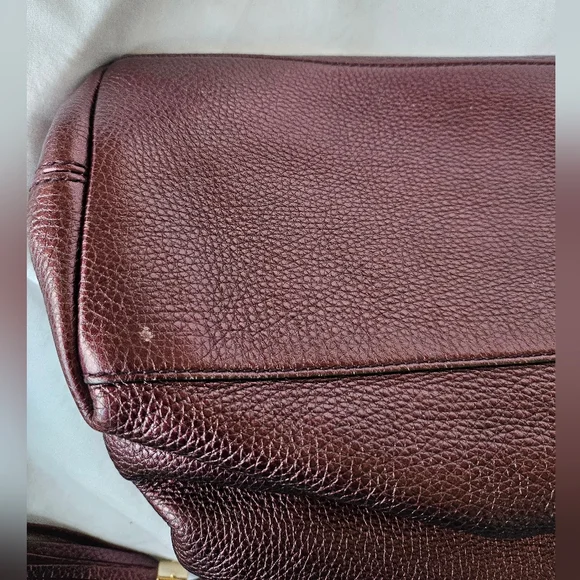 GUCCI EUC SOHO leather w/ metal chain & tassel - Picture 10 of 16